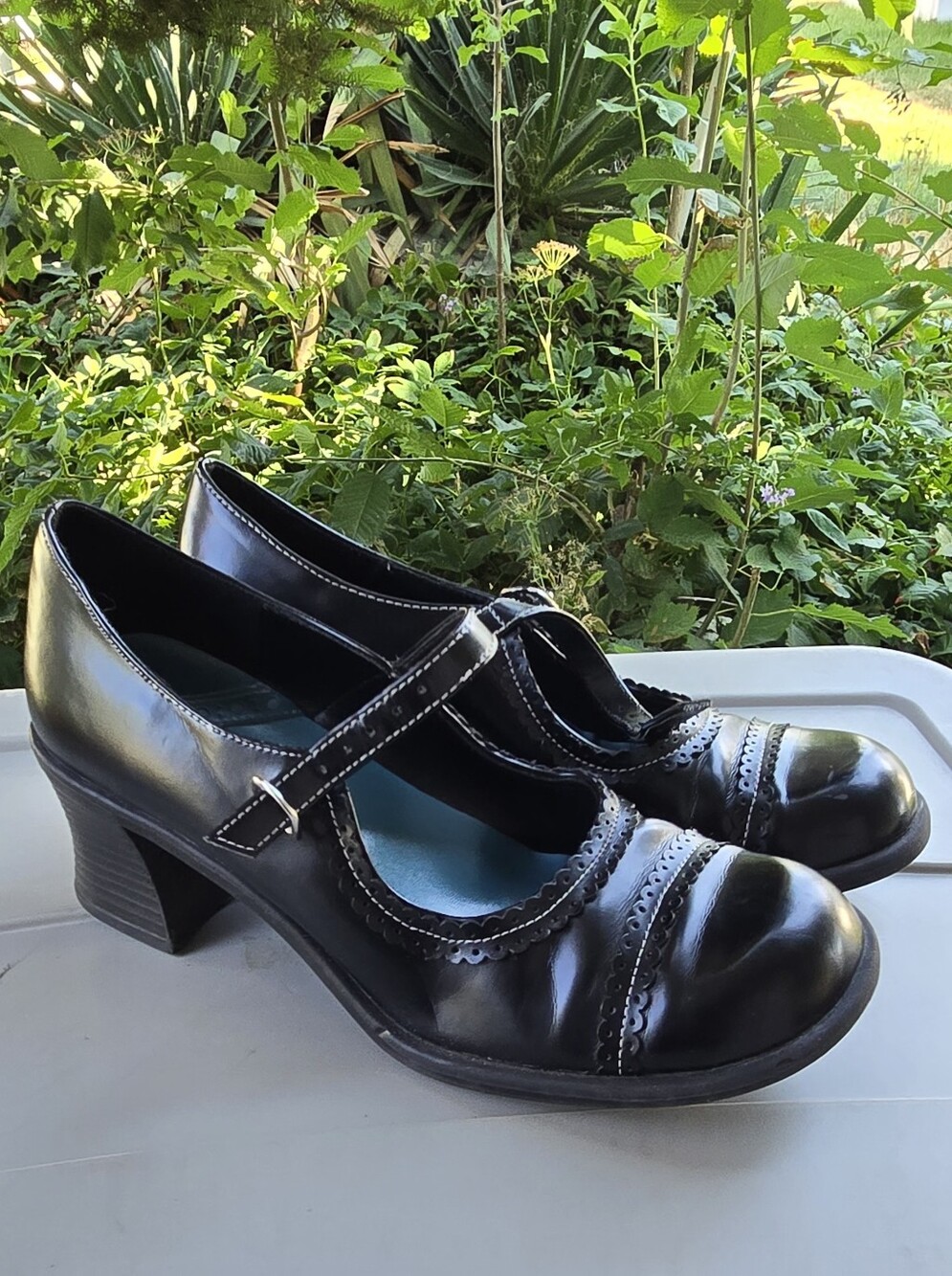 Classic Black Mary Jane Heels with Decorative Stitching